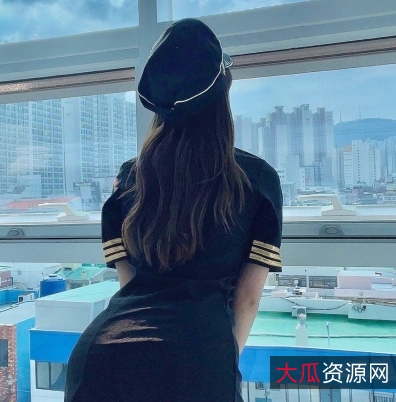 Onlyfans福利：极品反差婊queenseoa带来的性感私拍福利