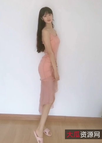 快手63万博主舞蹈系萌妹绝版合集：看完你一定会被电击，每一次都会被她的技术性技巧和呆萌可爱的样子所吸引！