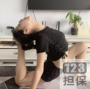 反差露脸艺校小美女：核酸月经血滚滚，玩具资源极品的惊艳！
