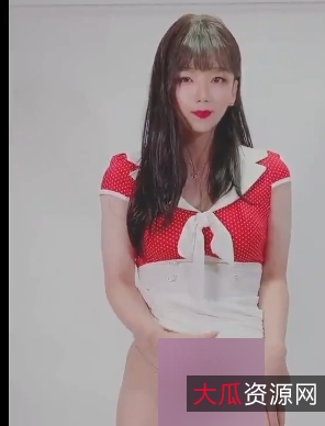 《TS女神艾莉1776v-44G合集：高颜值、性感身材、反差比兴奋，欲望如热腾腾蛋糕般甜蜜美味！》