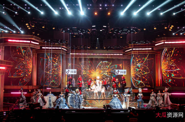 2022湖南卫视春节联欢晚会：福虎耀青春，HD1080p国语中字，靳梦佳、沈梦辰、何炅等多位明星组成的联欢晚会，阿里云盘上等你观看！