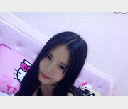 网红小姐姐小露：性感模特大学萌妹，活生生的美人儿！