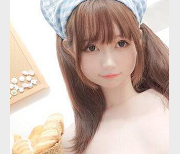 Nagisa魔物喵Fantia8月合集网红仙子Nagisa的夏日风采，湛蓝眼眸，红唇抹不开，一头乌黑长发，穿着比基尼，拍摄海蓖娆湖边美照，感受美丽的力量！