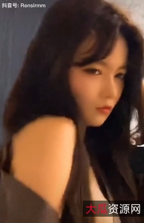 《丽姬之欢：网红美丽与活力的完美诠释》