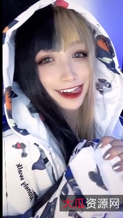 《丽姬之欢：网红美丽与活力的完美诠释》