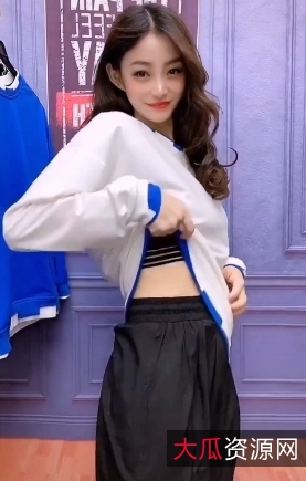 《丽姬之欢：网红美丽与活力的完美诠释》