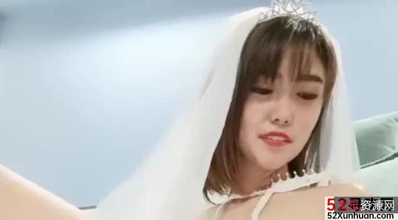 撞衫白色婚纱：两位精选女主播给你一口甜甜