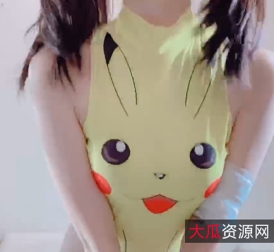 网红妹子小玉的性感可爱，7V四人游4.6G自拍资源珍藏版