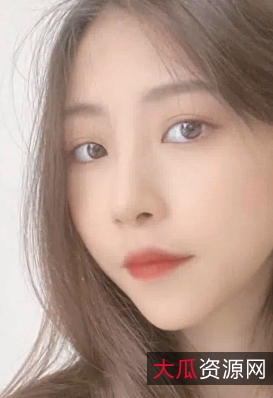 精选开放反差婊推特合成甄选：苏仨穿梭在男主的玩弄下，精彩表演！