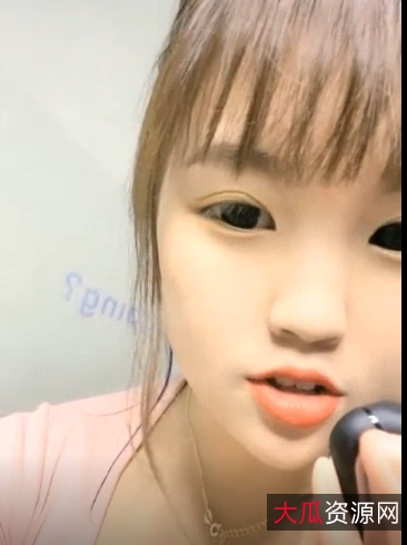 小妖孽（小妲己萌妹）最新有尺度合集，火爆R身材白嫩性感撩人！