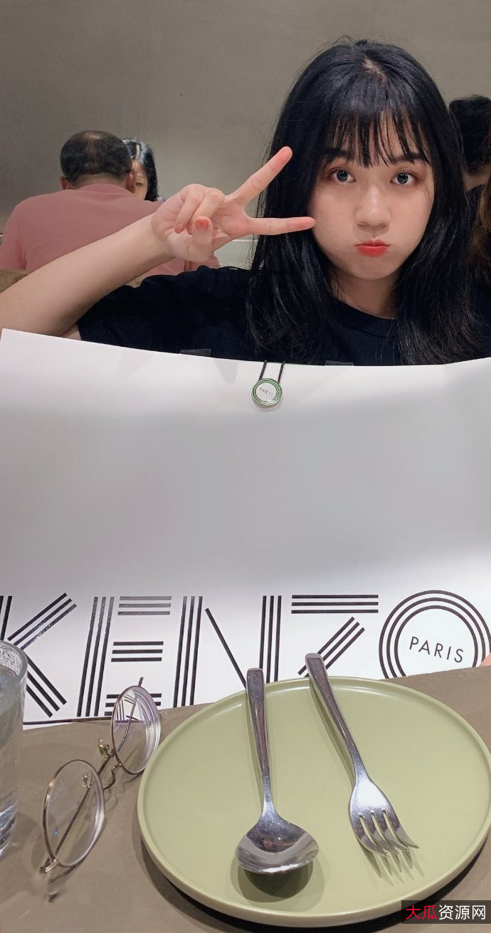 高颜值学生龚倩莹：美少女的追捧与不实绯闻