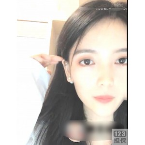 小奶猫岳月yue的礼物：清纯芳容、抵抗力丝毫不存，让吊丝群体可以低成本一睹女神芳容，赚Money姿势多多！