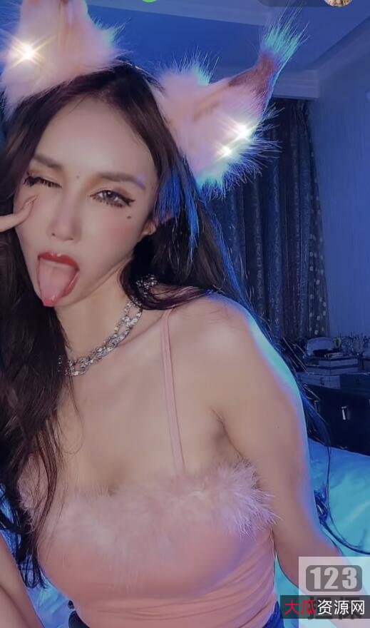 火辣网红孟晓艺实拍视频、写真、COS、红睡裙等，21部视频作品+69张照片！