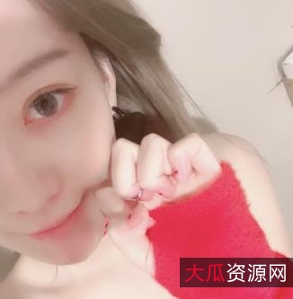 可遇不可求，百里挑一！超级白皙，粉嫩柰头，七彩女神『軍閥太太』美颜4V90M