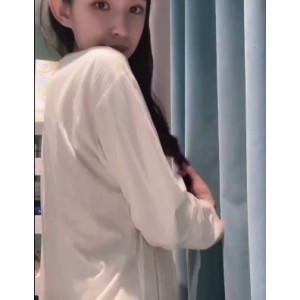 宋可网红美女互动图片：丰臀漂亮馒头、胸前软肉云集