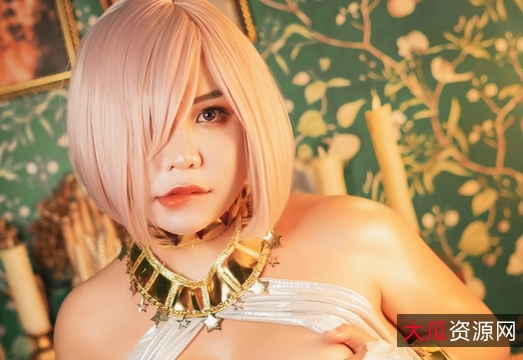 Queenie福利姬大图合集：578P/1.74G，让你爱不释手！