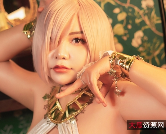 Queenie福利姬大图合集：578P/1.74G，让你爱不释手！