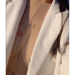 大罩杯CC果如连体肉色丝袜小狗主人户外全方位展示百度盘