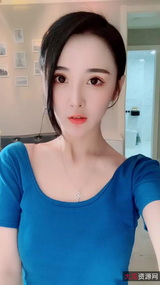 KIKI双人互动游戏：美少女福利，直播视频录屏，青纯格子短裙，小马尾大呼过瘾，女人味男朋友造型，抖音爆款直男粉丝必备！