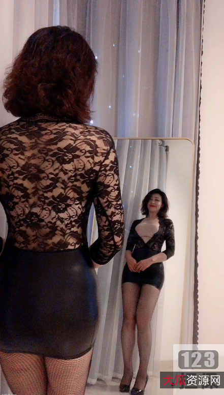 梅子网红锦缎ZZ展示自我娱乐颜值后背摇肉装玲珑北方御姐南方姑娘高挑网红