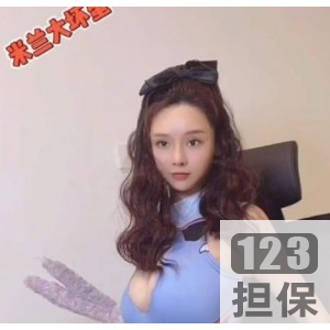 米兰大坏蛋风格服装：微博网红自拍潮流，蜂腰翘臀玉兔造型，小姐姐丰满视频爆红。