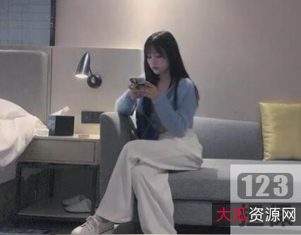 网红兰兰鹿鹿：抖音探花、极其珍贵的人气、清纯美丽的穿搭、四川高挑、江西口音纹身、捕风捉影的法律