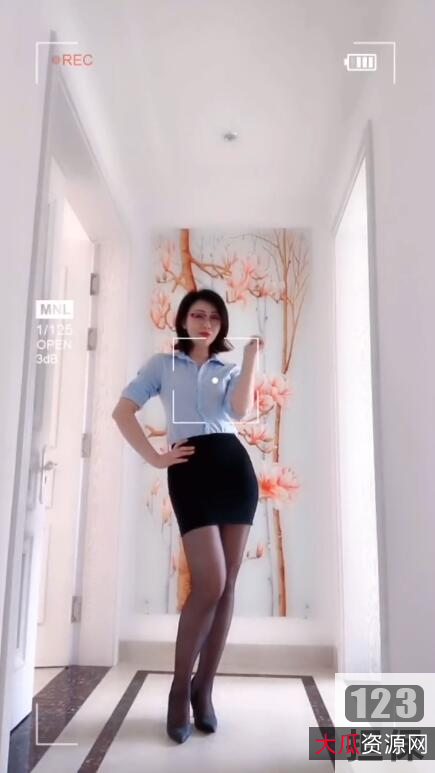 18-50岁网红女神锦缎儿芝芝，12.6W粉丝的诱惑力半透明纱衣大礼包！