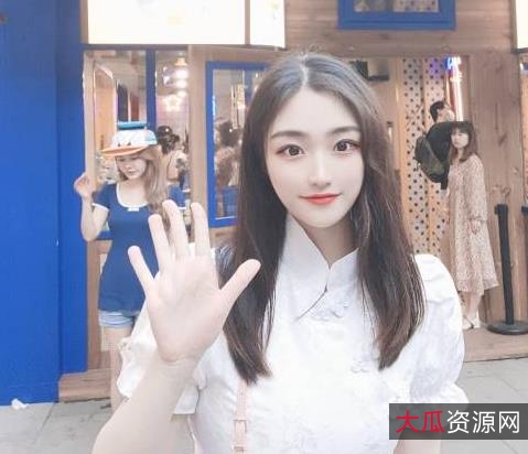 南航空乘八字大奈丰腴二度幽会美颜把玩教育肉肉