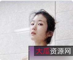 骨感古典美的灿灿定制举牌FL