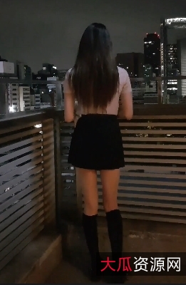 男粉喜爱的视频片段和图片，展现了男人的颜值和反差比，引起了兴奋和厌恶的情绪。