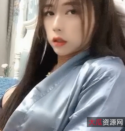 活在当下：TS粥粥合集，包含9v高清视频，共5.13G。模特粥粥以性感暧昧的形象吸引粉丝，内容丰富，画面精致。给力舞蹈和私房表演展现了她的反差比，让观众兴奋不已。适合所有性别的粉丝，推荐收藏。