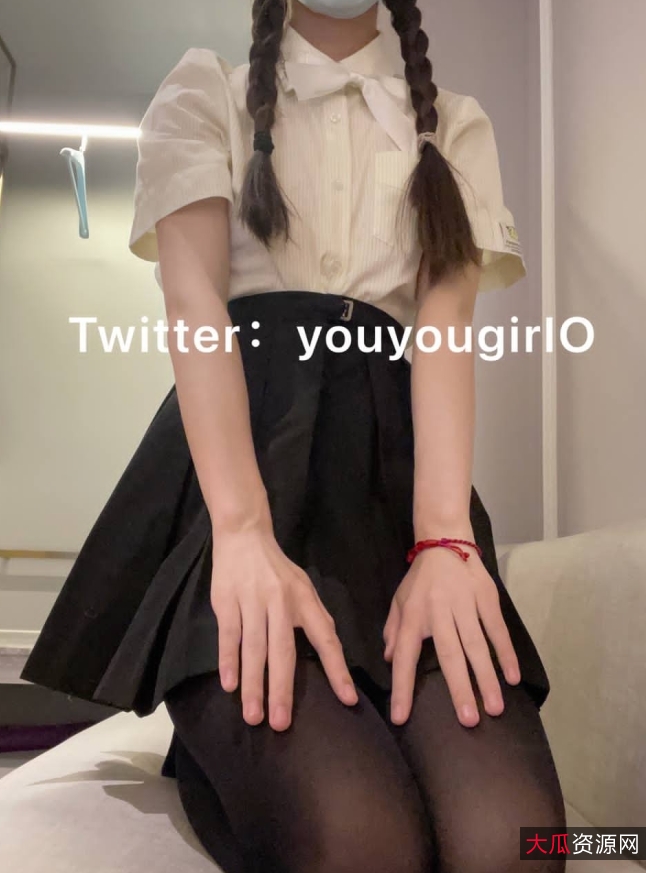 推特和neko酱是两个可能的关键词，可以作为标题的一部分。其他关键词如双马尾，JK，白丝，两套和573M可以用来增加标题的细节和描述。