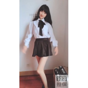 快手63W粉丝番茄妹妹自拍瘦身彩袜手链