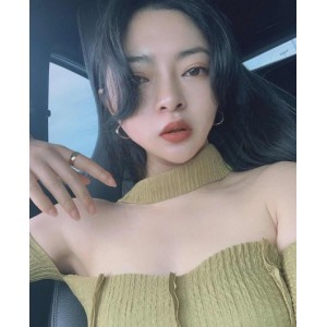 健身尤物展示：小姐姐的完美身材一览无余