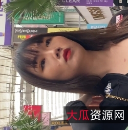 露脐紧身裤翘臀长腿美女视频