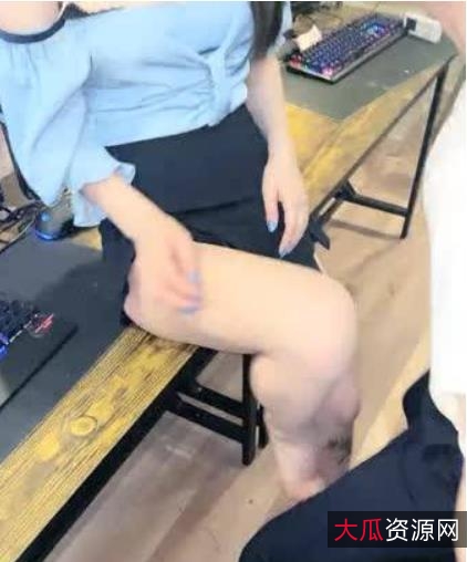 限时特惠顶级美少女网吧包厢内激战尽显魅力!