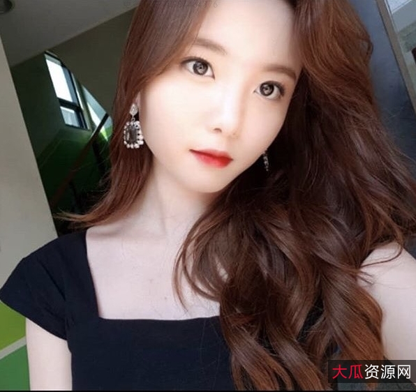 韩国白领美女李始宇SiwooLee的最新写真集192P30V600M百度