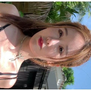 视频吊带低车灯大奶紧身牛仔裤长腿美女