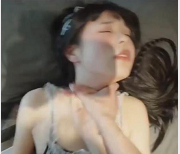 超人气可爱女神黑丝女仆互动进入91自拍新人24分钟1.4G