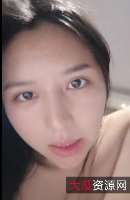 素颜女友露脸无屏障互动1V-1.36G，投稿众多理想女友身材小黑森林