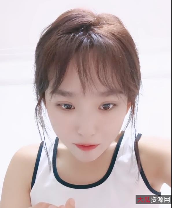 超高颜值美女小雪：1V-1.2G自拍视频