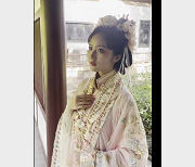 焕儿网红自拍古装作品合集，百万粉丝，观看次数惊人！