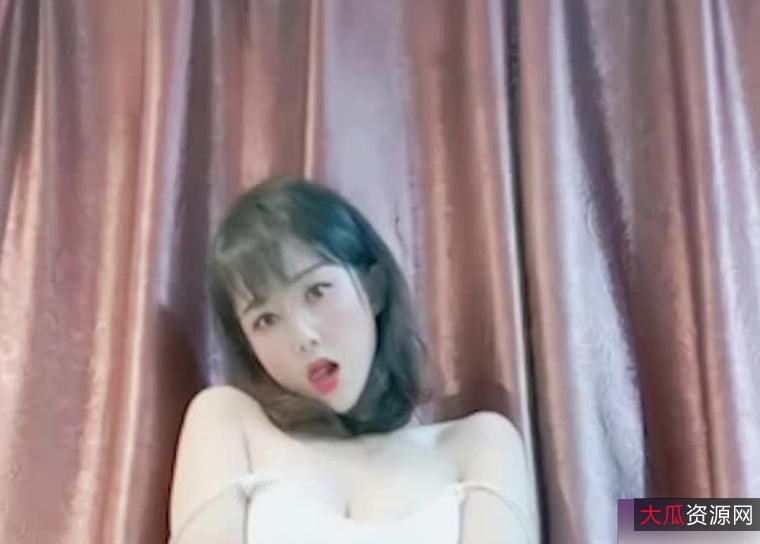 标题建议1.花椒精选女主播小辣椒：土豪重金作品三部震撼上贤妗2.精选女主播小辣椒带来土豪重金作品三部，绝对不容错过！3.花椒女主播小辣椒最新力作：土豪重金作品三部火爆上架！4.花椒精选女主播小辣椒带来的重金作品三部，让你大饱眼福！5.花椒精选女主播小辣椒震撼登场，土豪重金作品三部等你来欣赏！