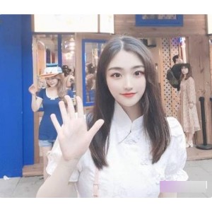 南航大奈丰腴空乘幽会把玩教育