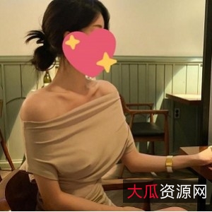 奇妙独家：某航空推38万粉Ashley日常私拍