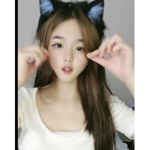 19岁校花级女神表演自拍视频1分45秒