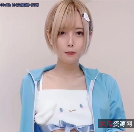 秋月真凌：玩具秀8V741M，马赛克影响体验，不红但自娱自乐