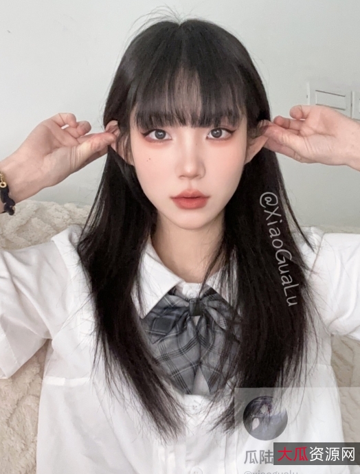 小瓜自行打包视频：黑色连衣裙蝴蝶结，百度盘分享妹子信息