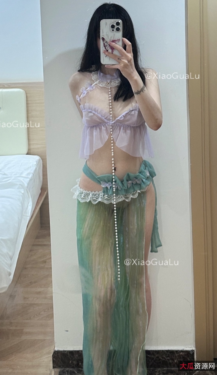 小瓜自行打包视频：黑色连衣裙蝴蝶结，百度盘分享妹子信息