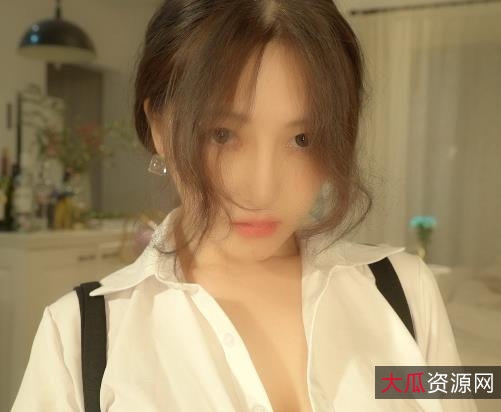 樱晚gigi钢琴课：诱惑网红身材，1V611M视频尺度惊艳